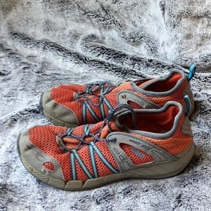 Teva Churn water shoes Youth size 5/Womens size 7